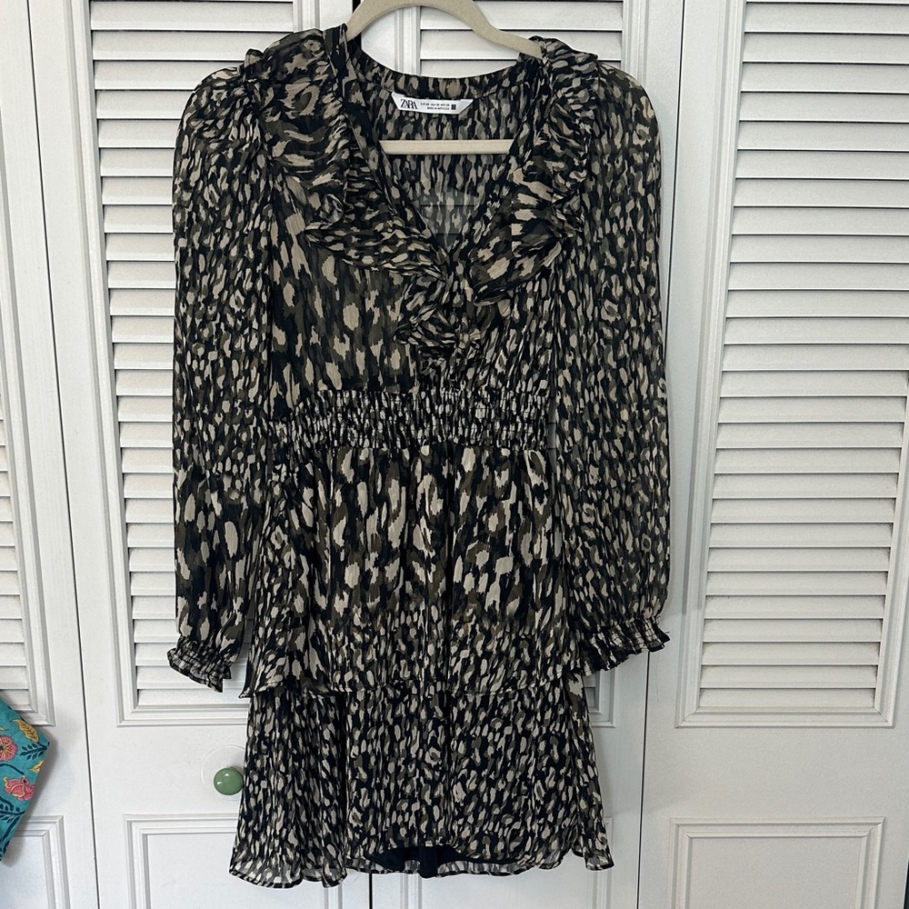 Zara Women's Black and Cream Long Sleeve Dress